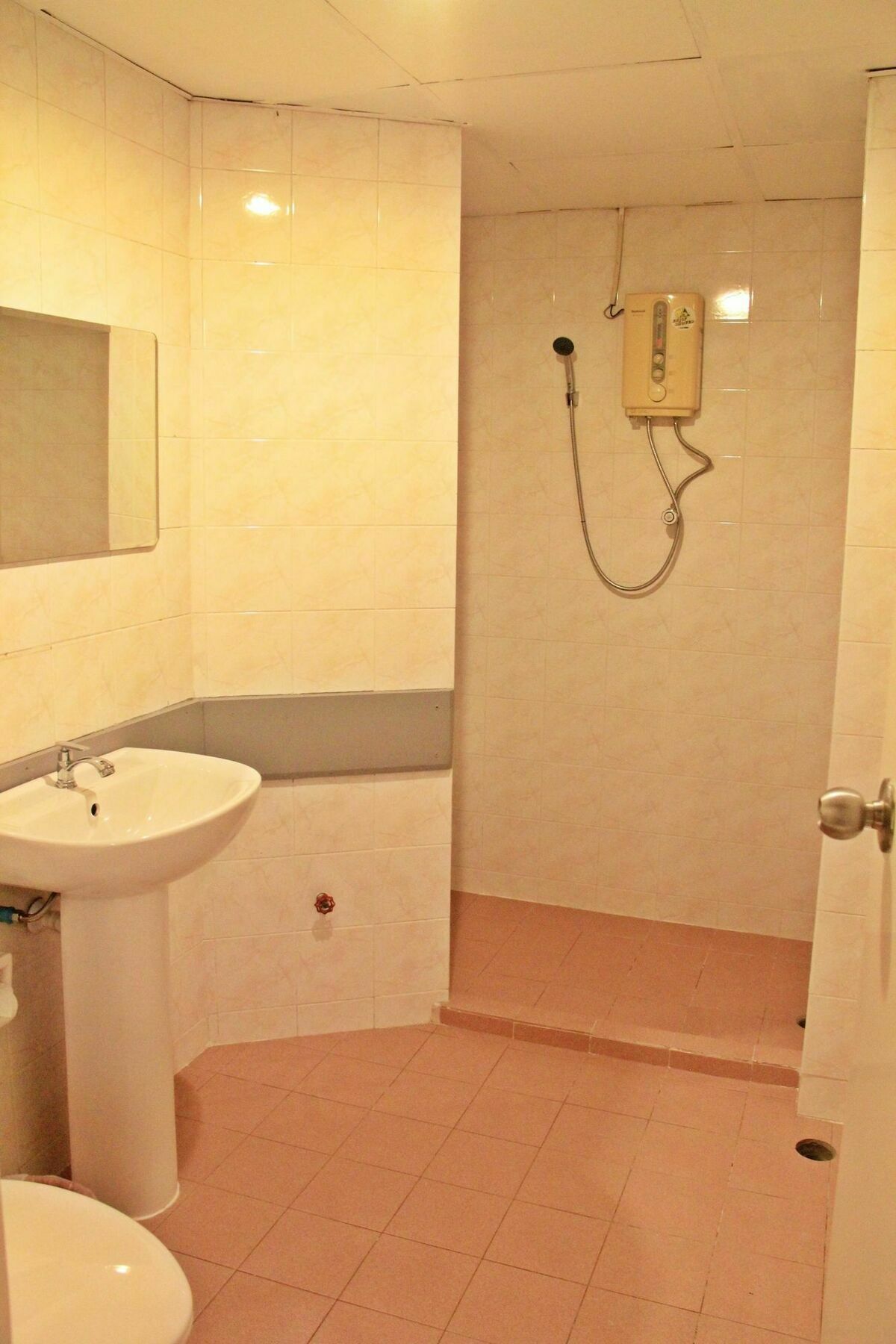 โรงแรมเรือนทิพย์ เชียงราย Ruean Tip Hotel المظهر الخارجي الصورة